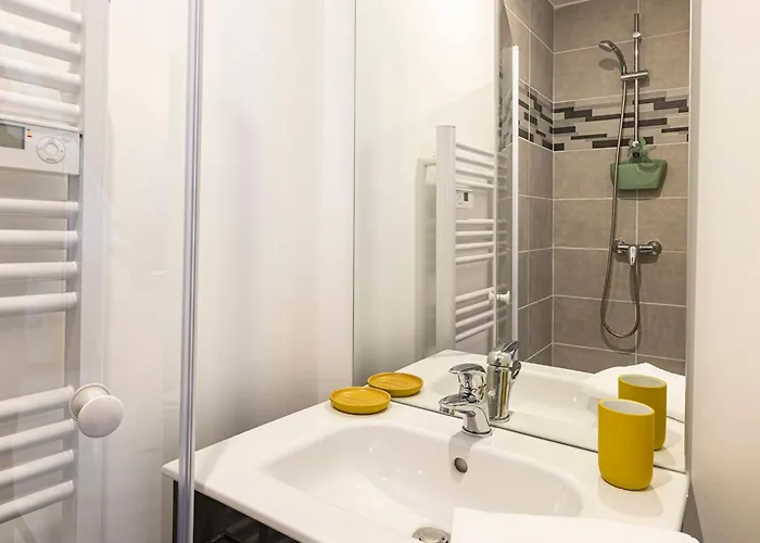 Proche Universite Et Commodites